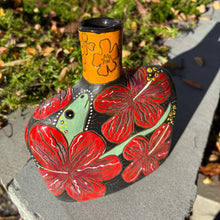 Load image into Gallery viewer, Gecko and hibiscus Vessel