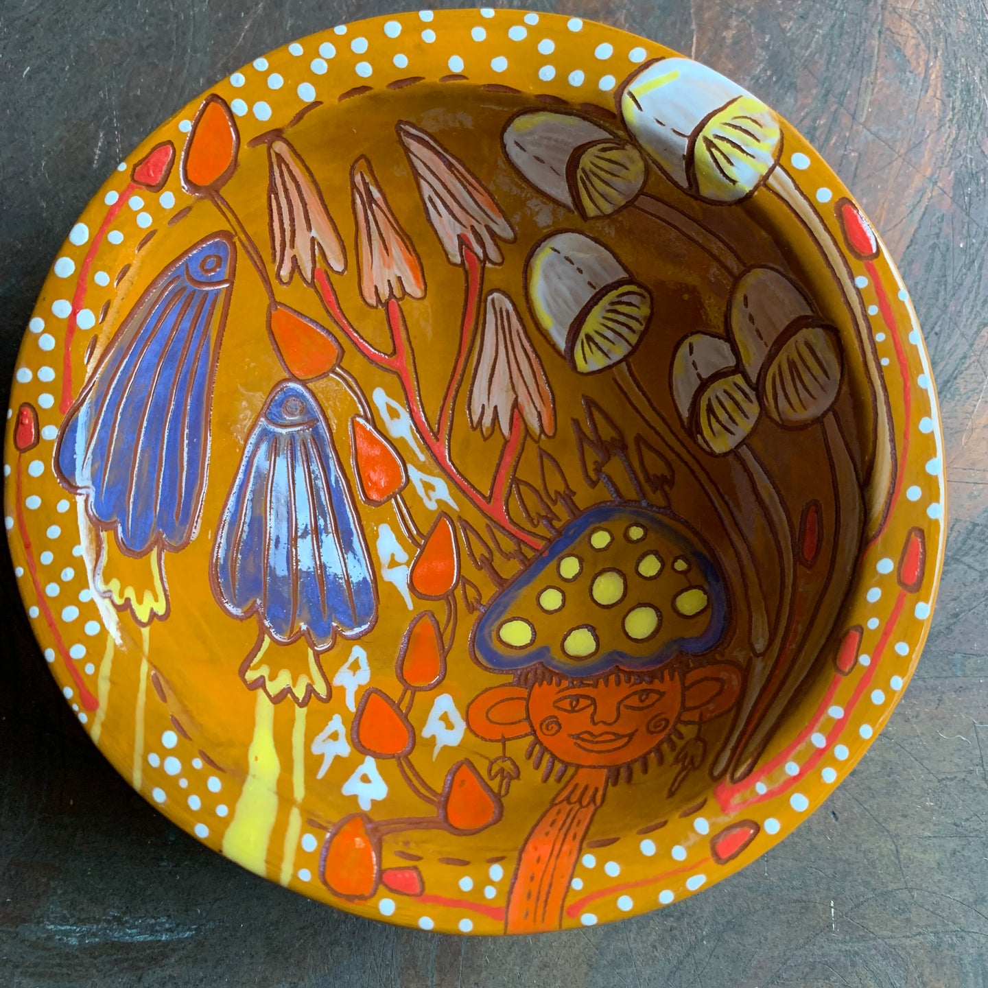 Mushroom bowl bumpy bottom