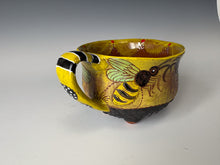 Load image into Gallery viewer, Bee mugs
