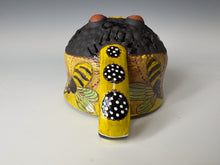 Load image into Gallery viewer, Bee mugs
