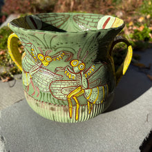 Load image into Gallery viewer, Praying Mantis vessel
