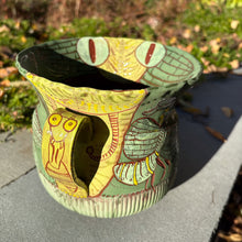Load image into Gallery viewer, Praying Mantis vessel
